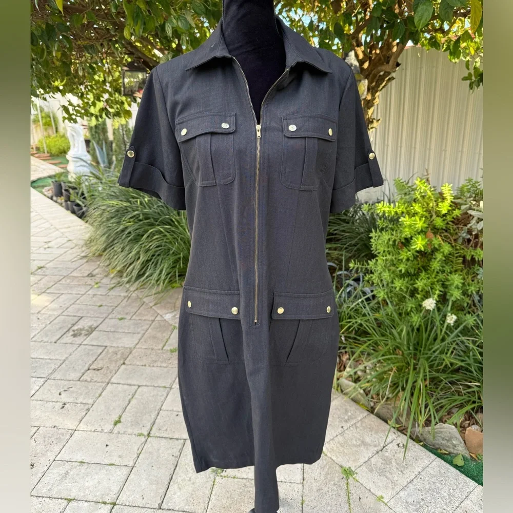 Elegant Black Midi Dress with Gold Accents - Picture 4 of 7